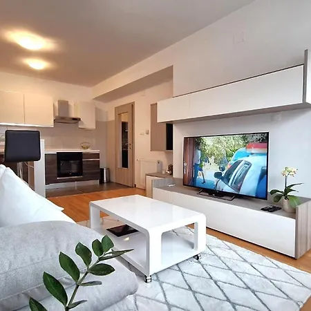 Apartman Lucille Osijek Exterior photo