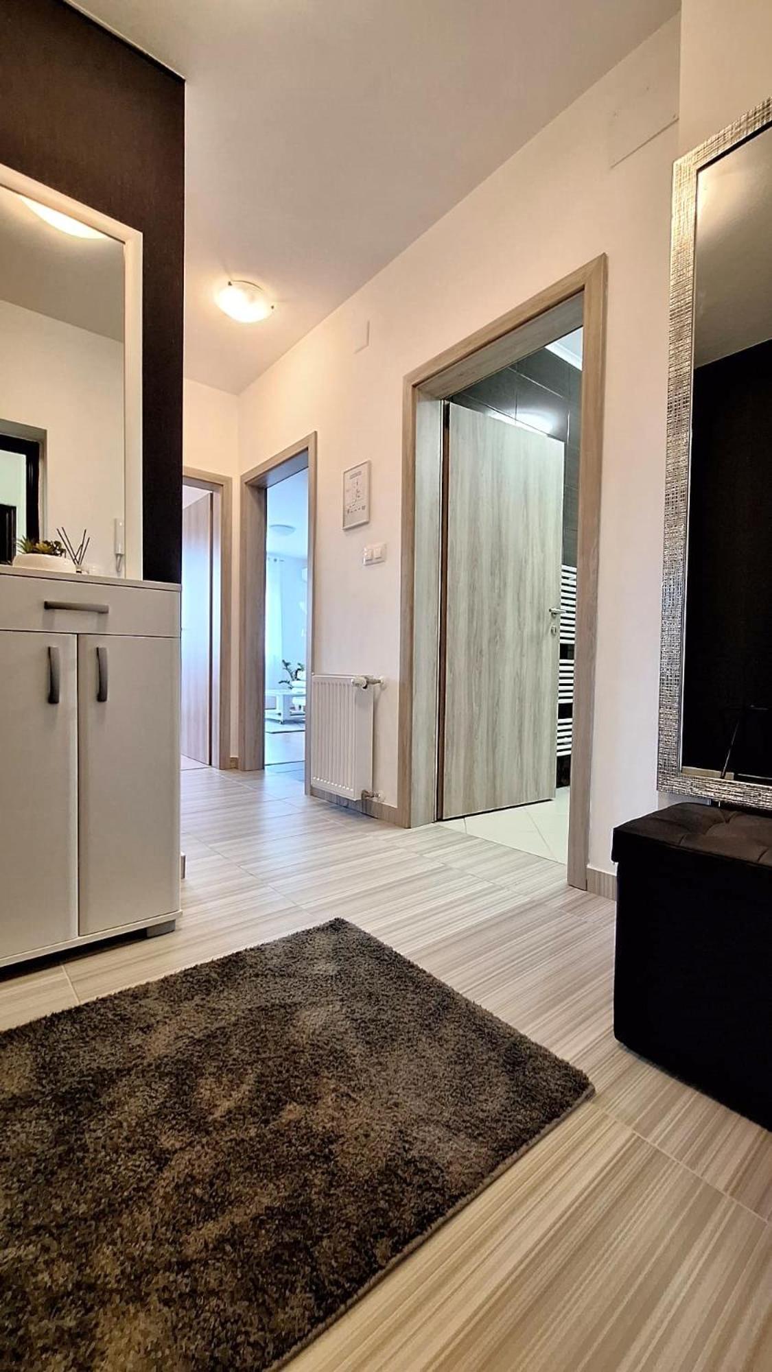 Lucille Apartment *